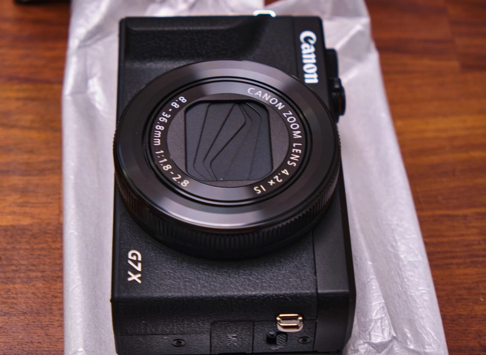 Brand new Canon Powershot G7 X Mark III compact camera with premium vlogger kit. thumbnail 8