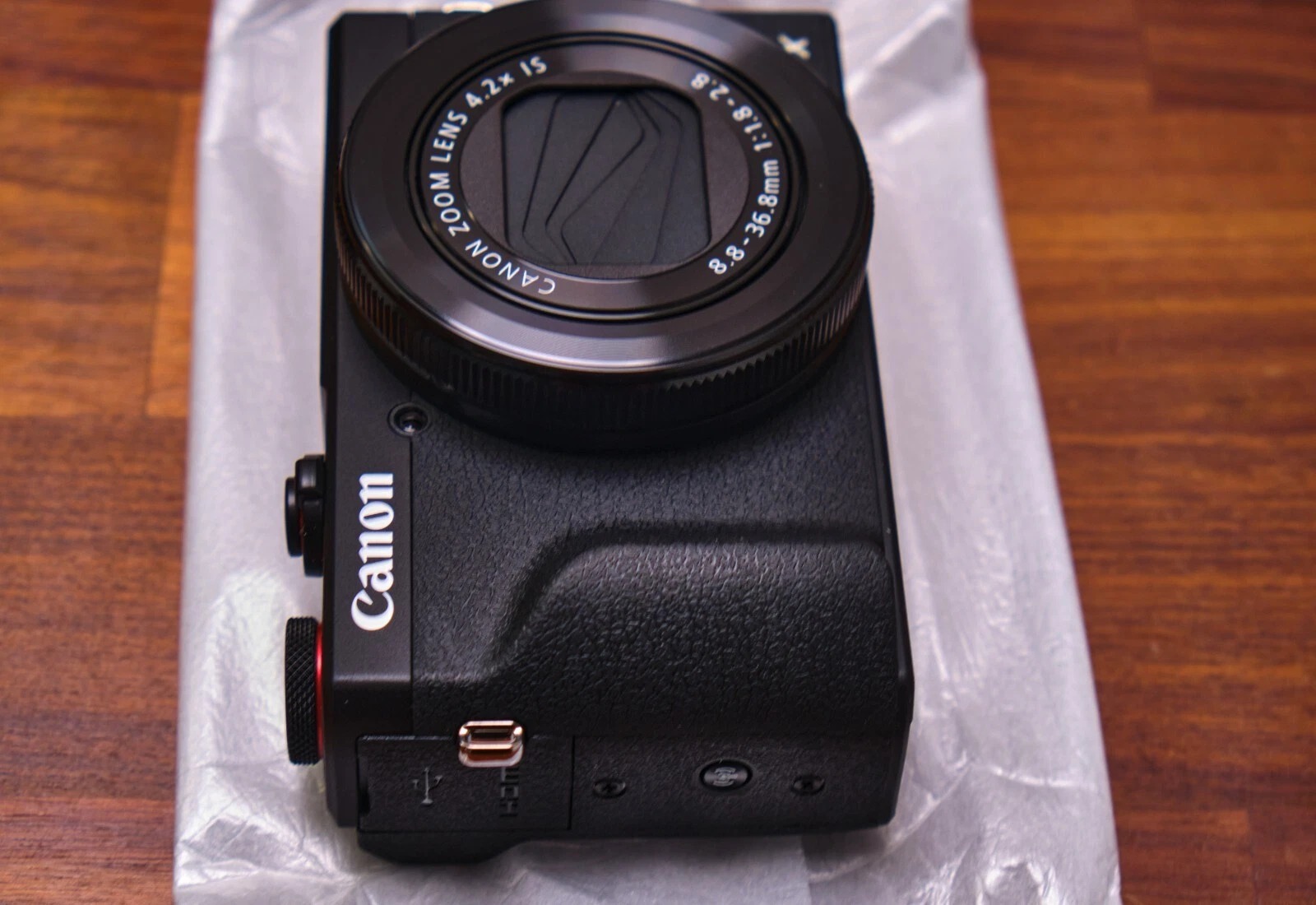 Brand new Canon Powershot G7 X Mark III compact camera with premium vlogger kit. thumbnail 9