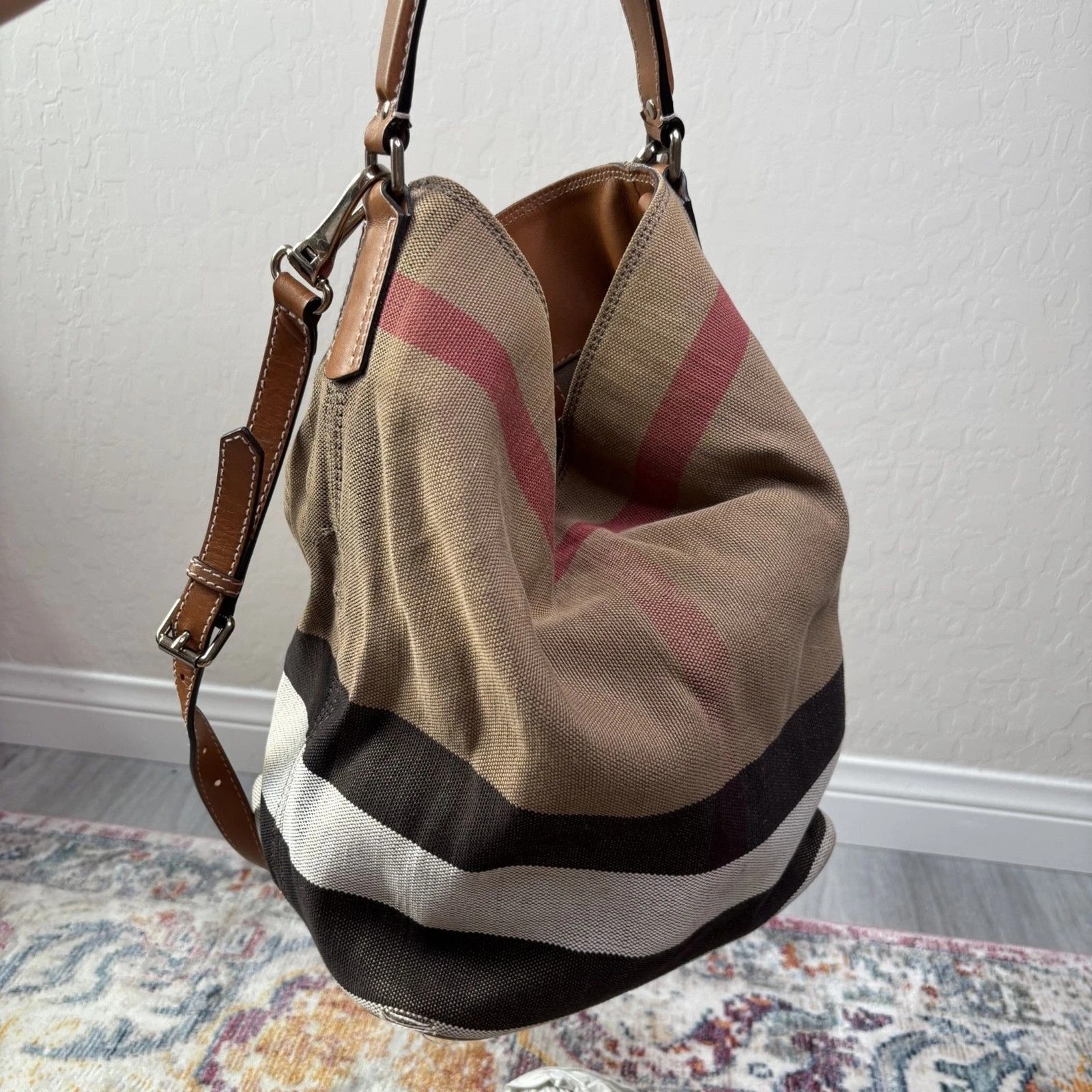 Burberry Check Canvas Bucket Bag – Beige Classic Nova Check – Vintage Shoulder Tote thumbnail 4