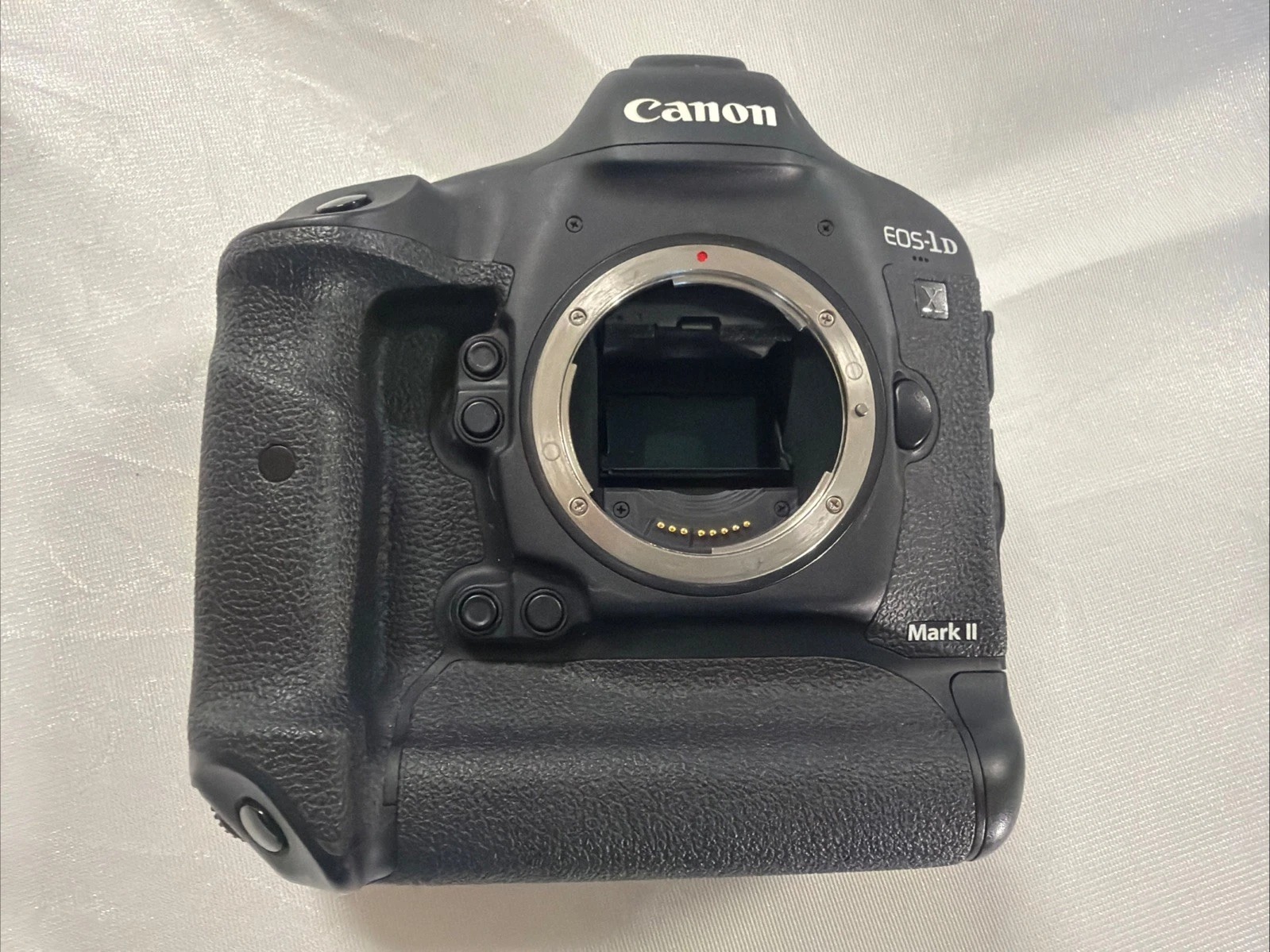 Canon EOS-1D X Mark II DSLR Camera – 55K Shutter Count – Pro Body with Extras thumbnail 3