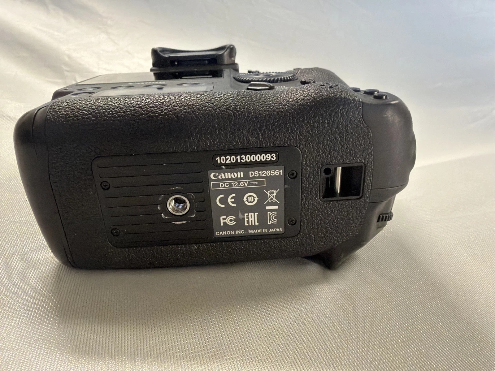 Canon EOS-1D X Mark II DSLR Camera – 55K Shutter Count – Pro Body with Extras thumbnail 8