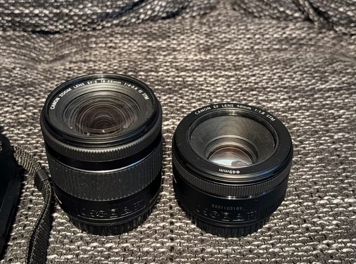 Canon EOS 250D DSLR Kit – 2 Lenses + Accessories – like new thumbnail 4