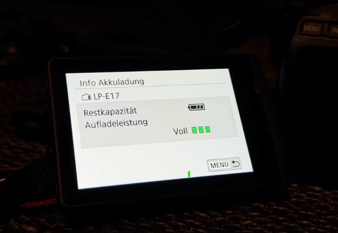 Canon EOS 250D DSLR Kit – 2 Lenses + Accessories – like new thumbnail 5