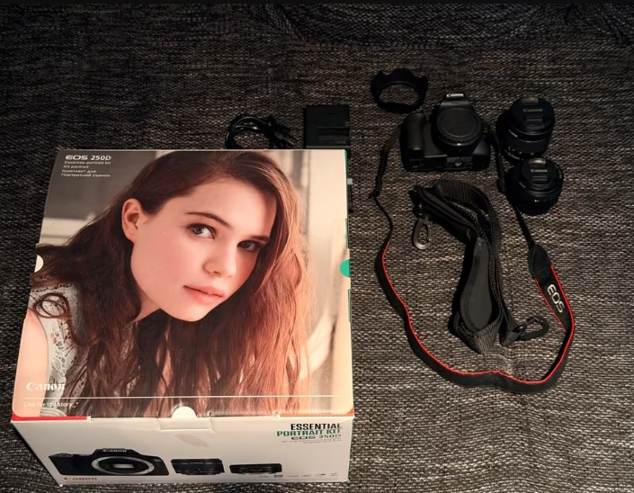 Canon EOS 250D DSLR Kit – 2 Lenses + Accessories – like new thumbnail 6