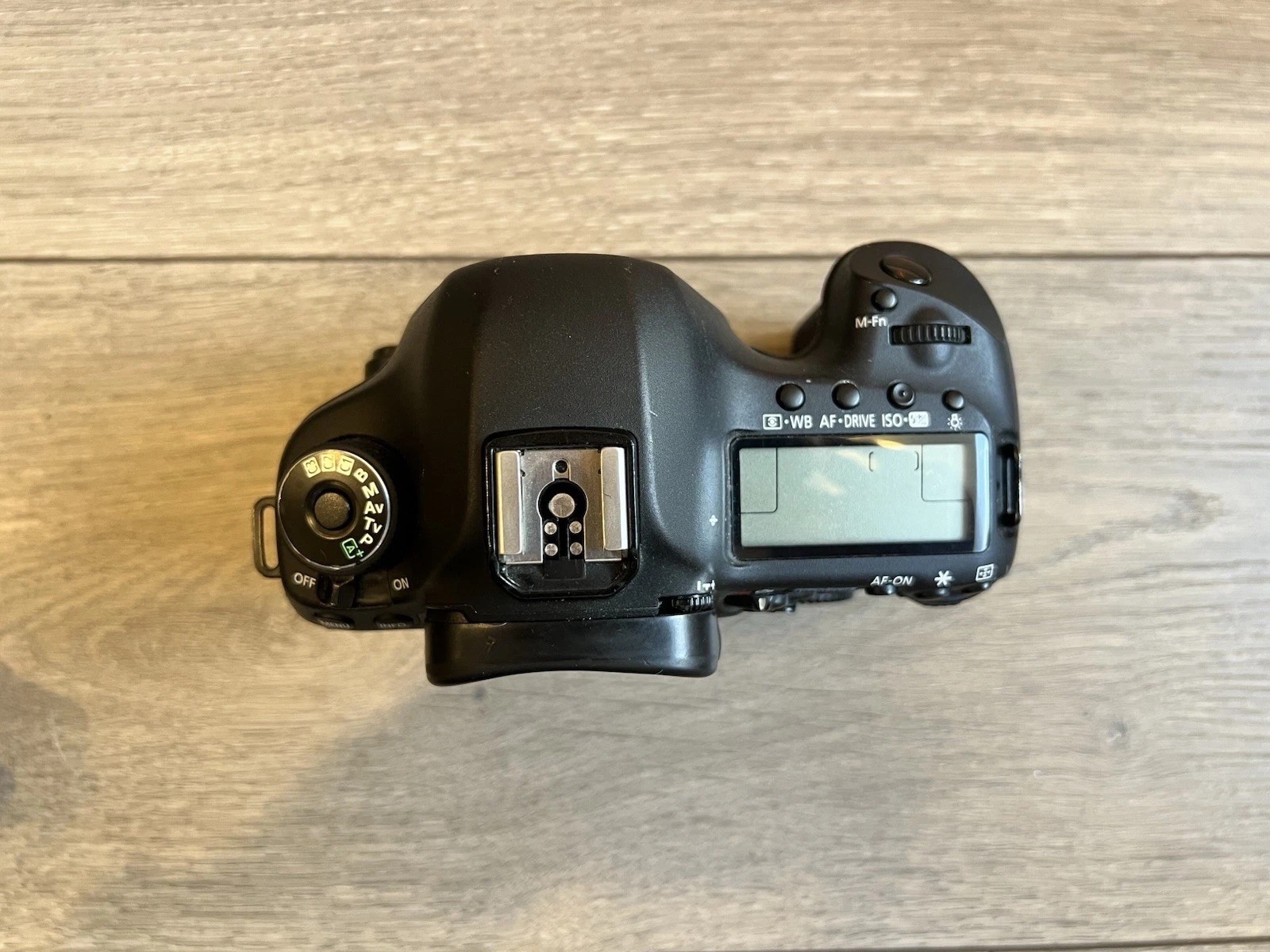 Canon EOS 5D Mark III Digital Camera with EF 24-105mm 1:4 L Lens and Rode Mic thumbnail 3