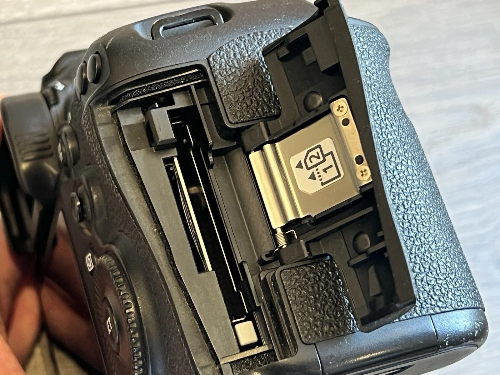 Canon EOS 5D Mark III Digital Camera with EF 24-105mm 1:4 L Lens and Rode Mic thumbnail 6