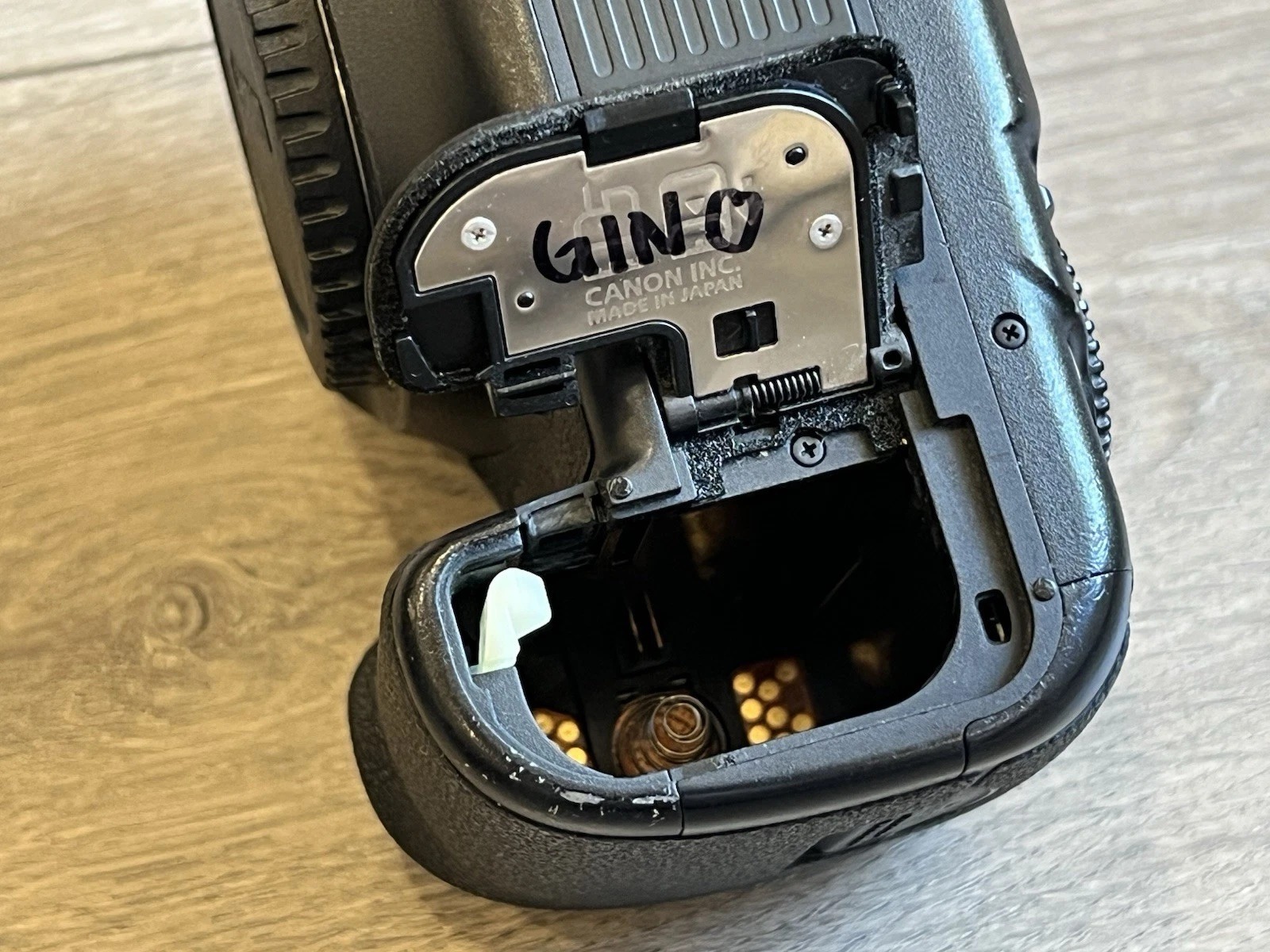 Canon EOS 5D Mark III Digital Camera with EF 24-105mm 1:4 L Lens and Rode Mic thumbnail 7