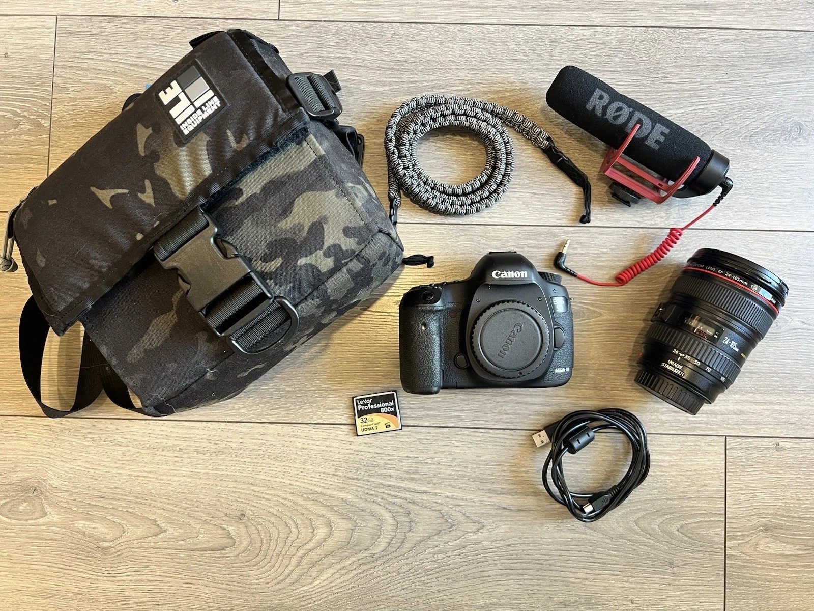 Canon EOS 5D Mark III Digital Camera with EF 24-105mm 1:4 L Lens and Rode Mic thumbnail 8