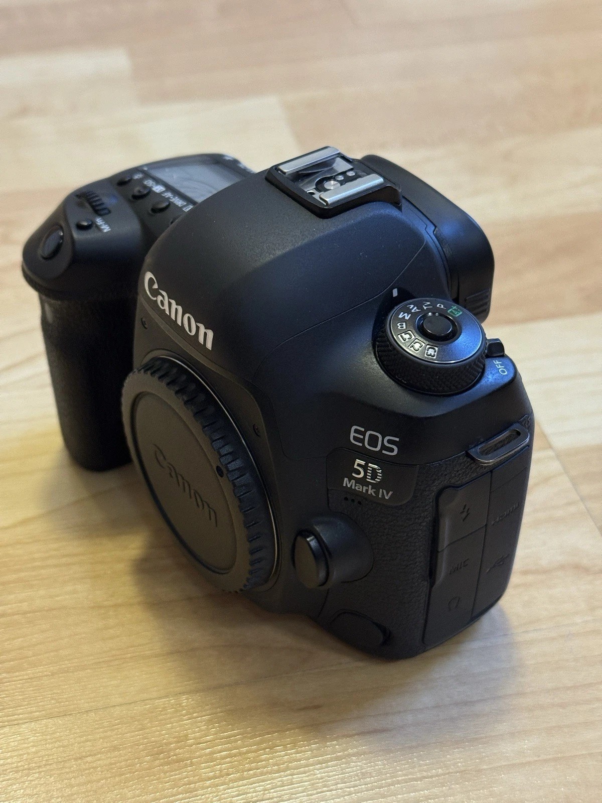 Canon EOS 5D MARK IV 30.4 MP Digital SLR Camera - Black (Body Only) w/ Box thumbnail 2