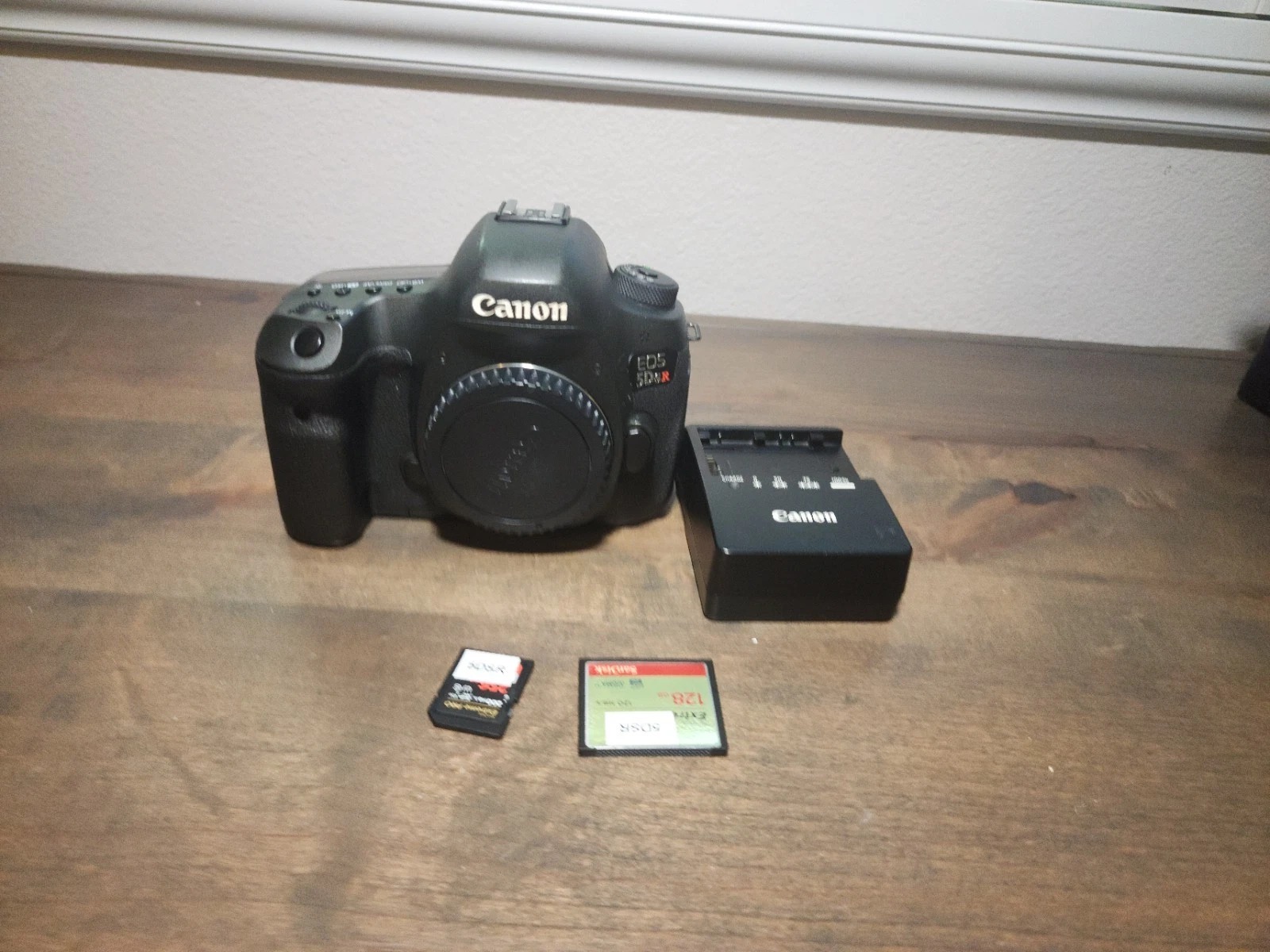 Canon EOS 5DS R 50.6MP Full Frame DSLR Camera Body Only thumbnail 2