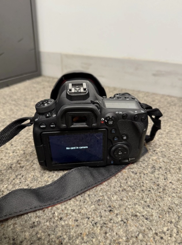 Canon EOS 6D Mark II + EF 24–105mm L-Series Lens Kit – Excellent Condition thumbnail 8