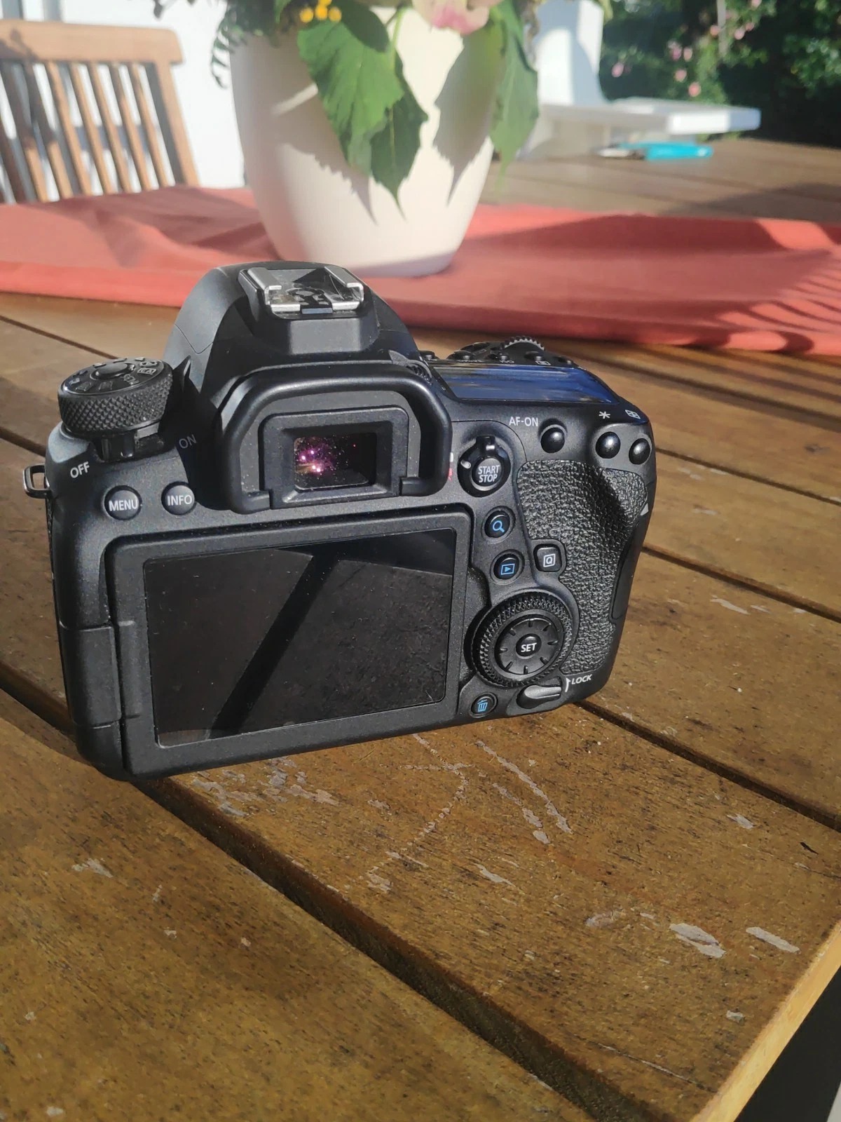 Canon EOS 6D Mark II Full Frame DSLR Camera – Perfectly Maintained – Original Packaging + Accessories Bundle thumbnail 4