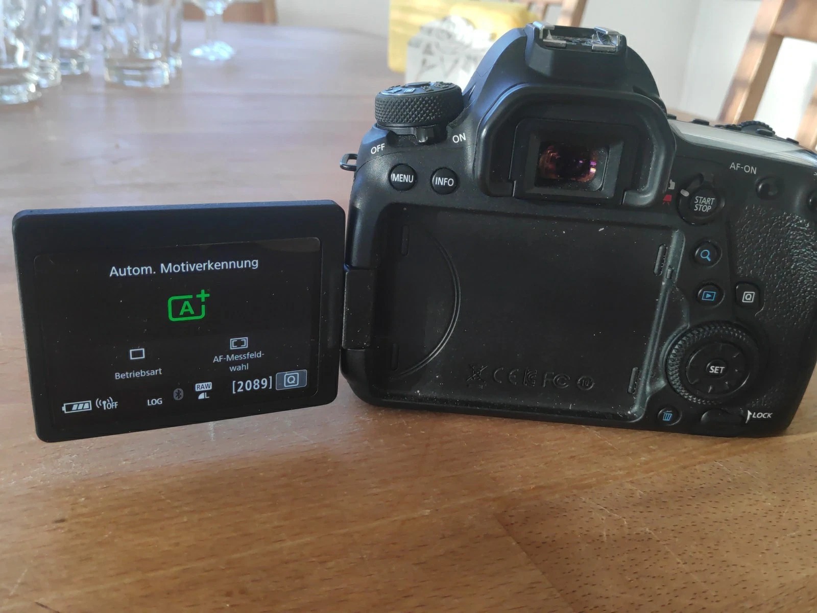 Canon EOS 6D Mark II Full Frame DSLR Camera – Perfectly Maintained – Original Packaging + Accessories Bundle thumbnail 5