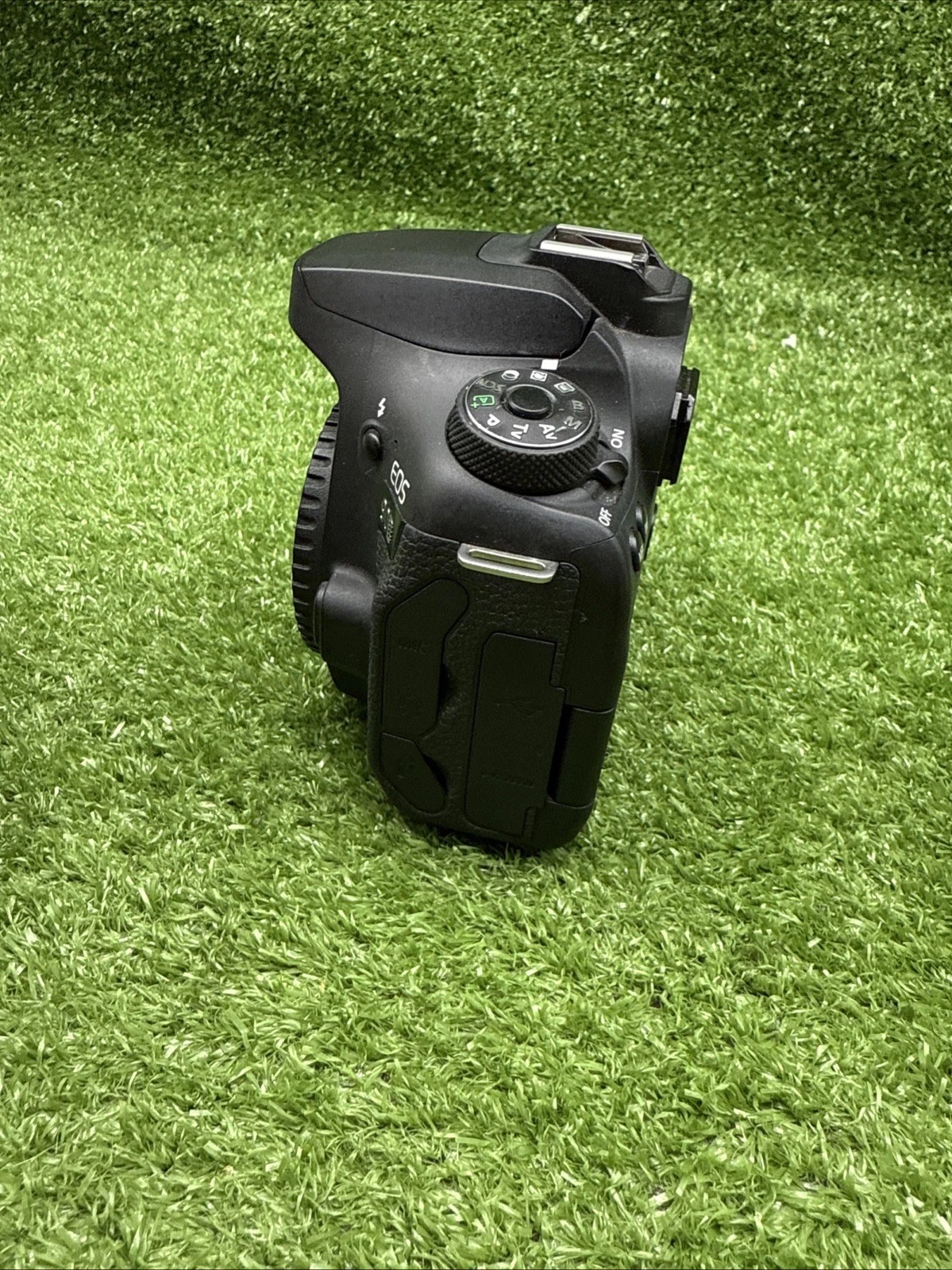 Canon EOS 90D 32.5MP DSLR Camera – Black (Body Only) thumbnail 8