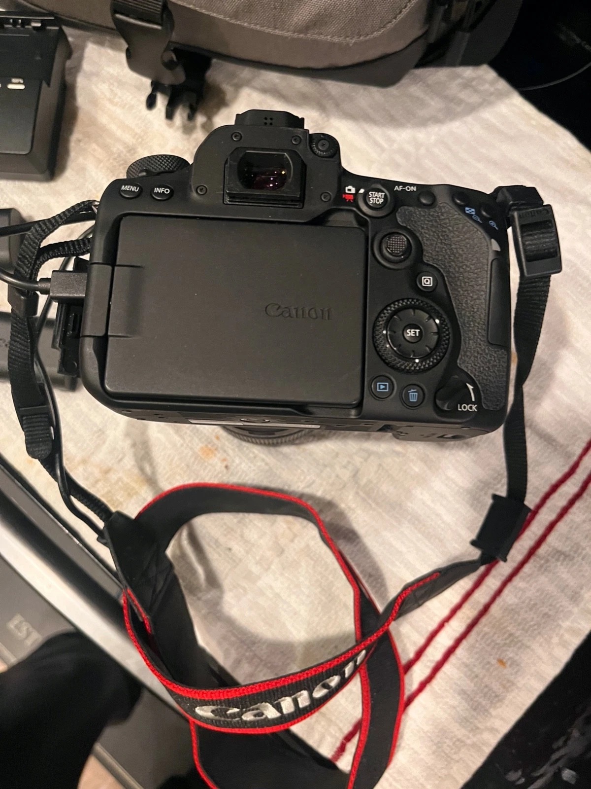 Canon EOS 90D DSLR Camera (Black) with Canon 18–135mm Lens, Charger & 2× Battery Extenders thumbnail 12