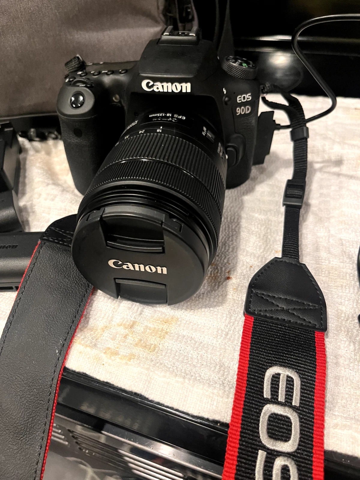 Canon EOS 90D DSLR Camera (Black) with Canon 18–135mm Lens, Charger & 2× Battery Extenders thumbnail 3