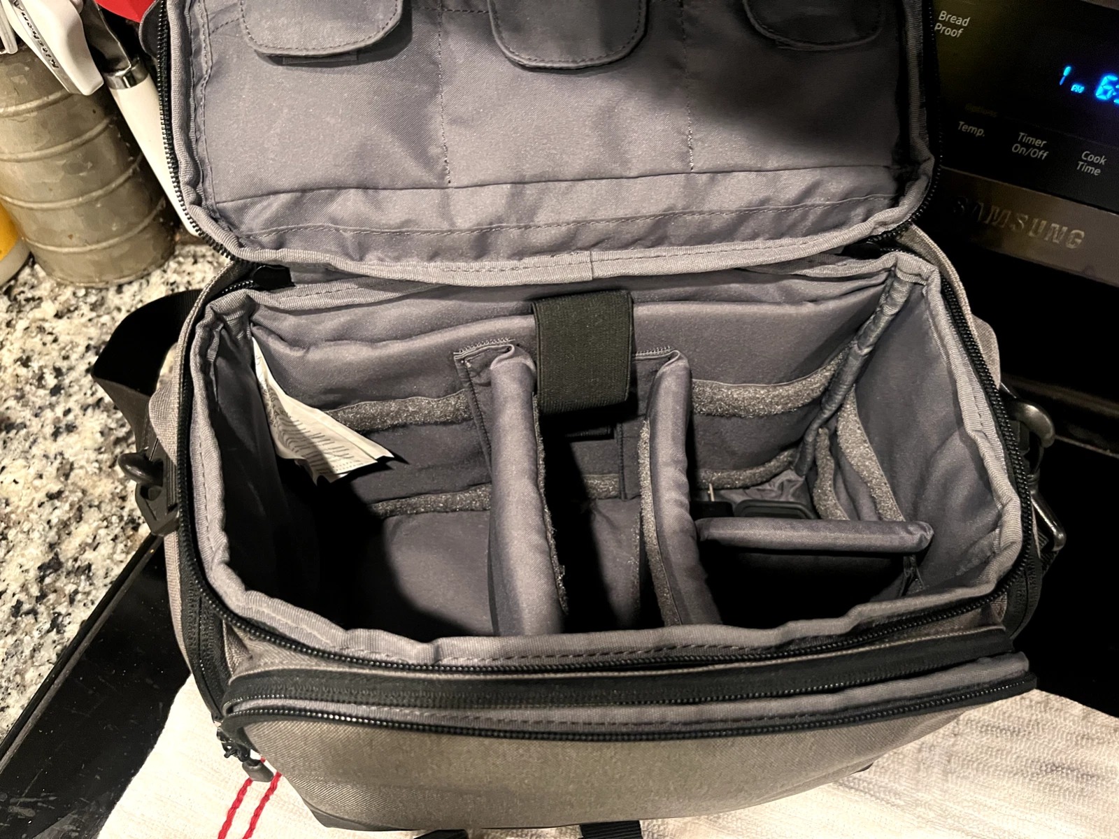 Canon EOS 90D DSLR Camera (Black) with Canon 18–135mm Lens, Charger & 2× Battery Extenders thumbnail 5