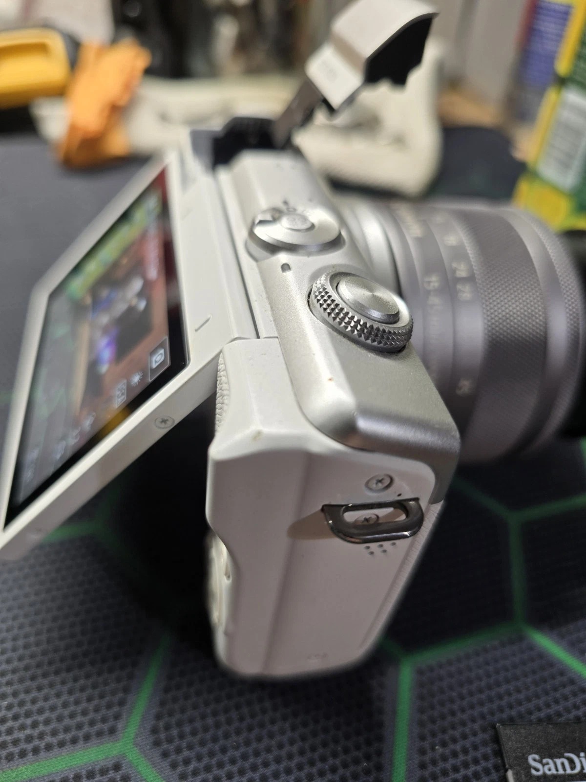 Canon EOS M200 Mirrorless Digital White Camera w/ 15-45mm Lens (White) thumbnail 11