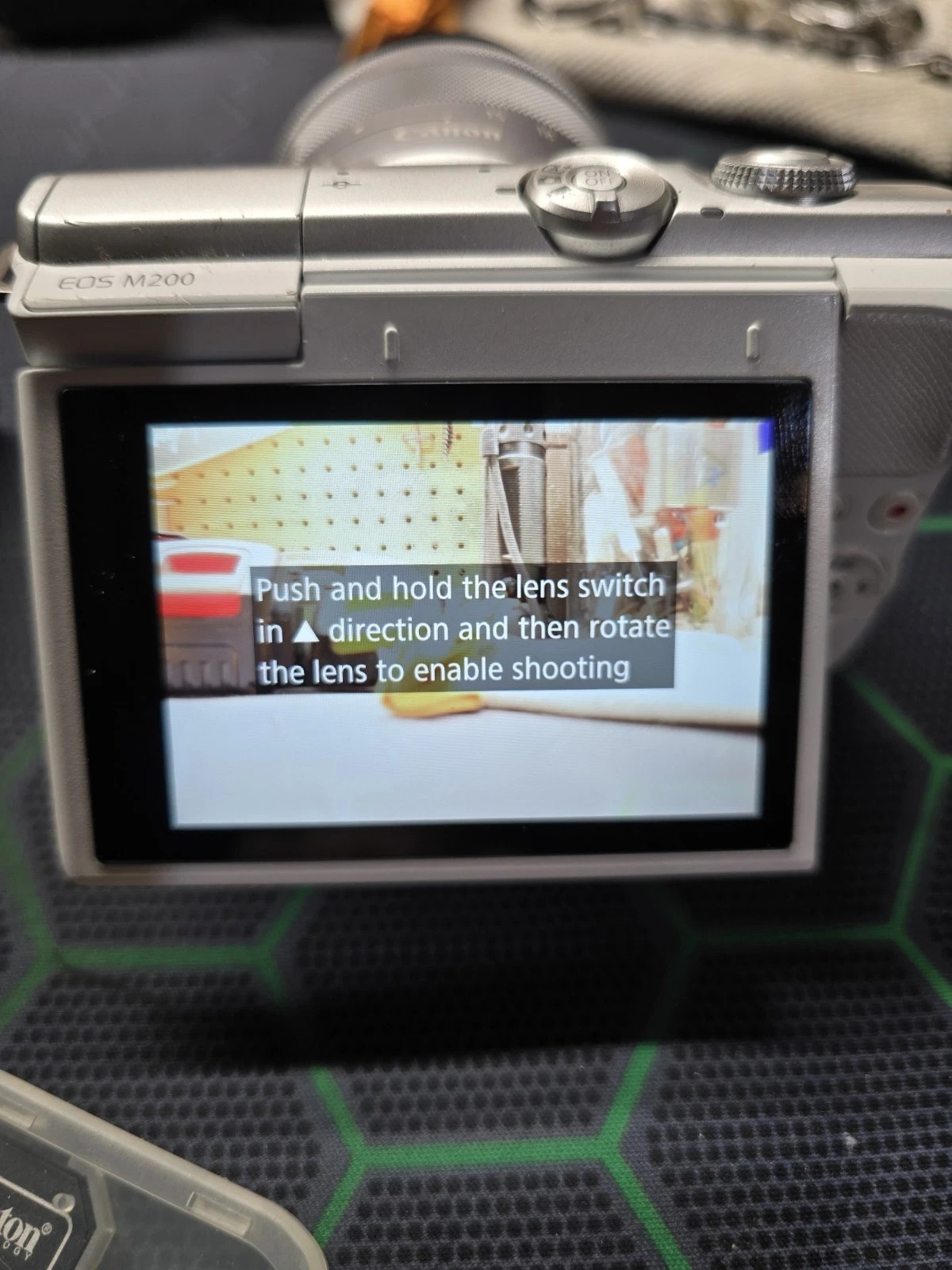 Canon EOS M200 Mirrorless Digital White Camera w/ 15-45mm Lens (White) thumbnail 4