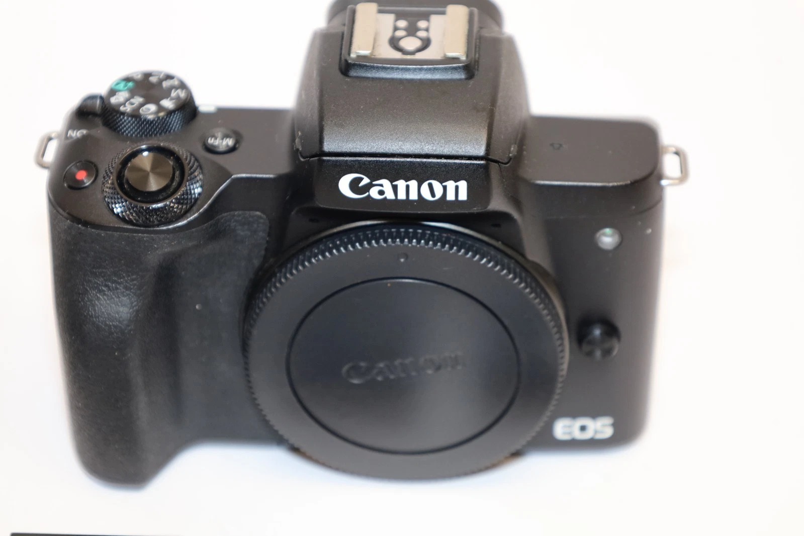 Canon EOS M50 Mirrorless Camera Body ( Shutter count only 4k ) thumbnail 4