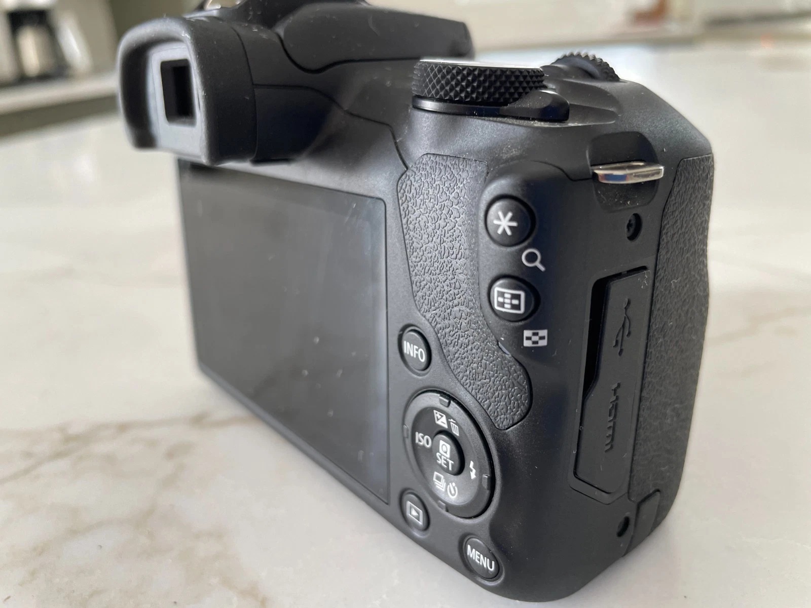 Canon EOS R100 24.2MP Digital Mirrorless Camera with Kit Lens thumbnail 7