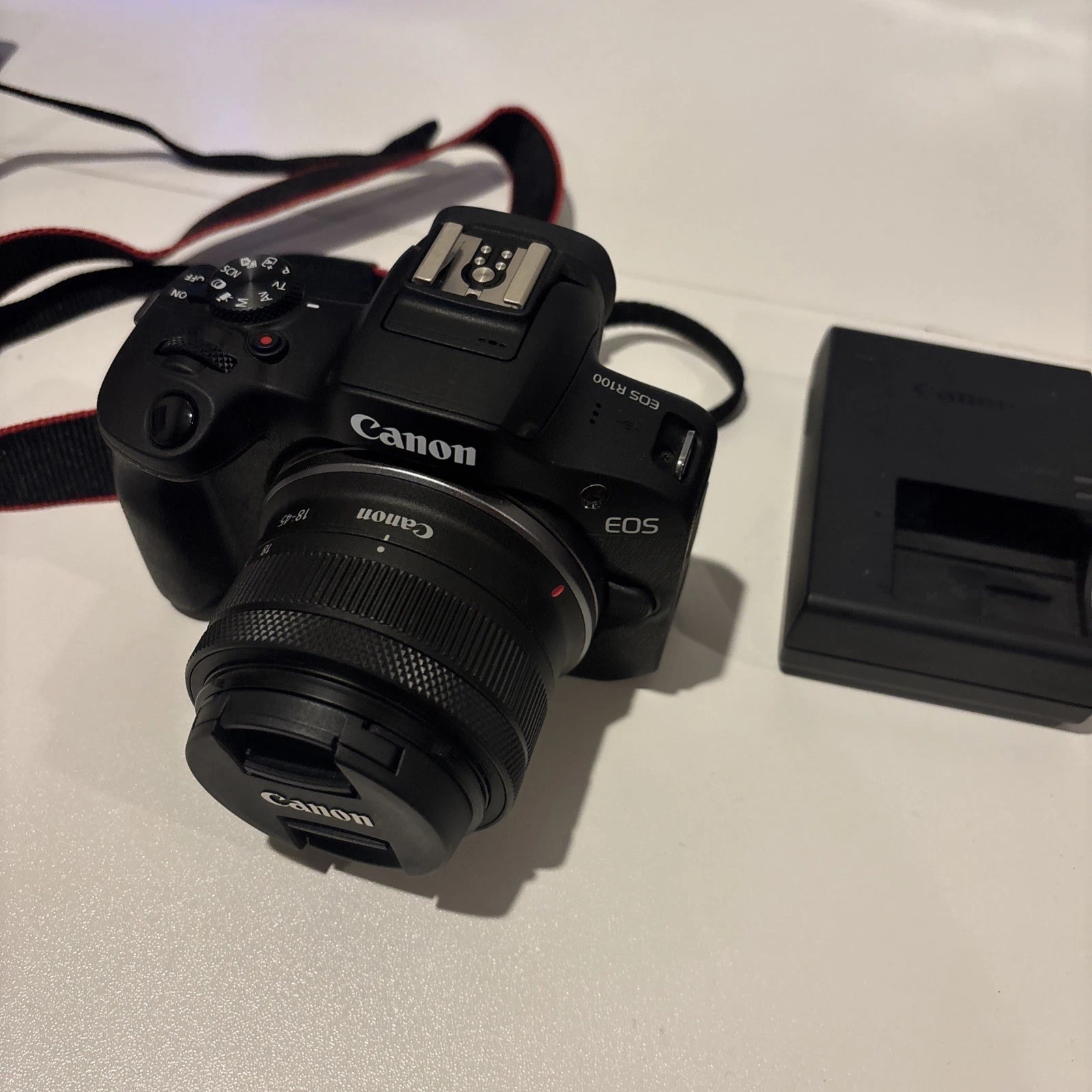 Canon EOS R100 Mirrorless Digital Camera 24.2MP w/ RF-S18-45mm Lens – Under 20,000 Shutter Count thumbnail 3
