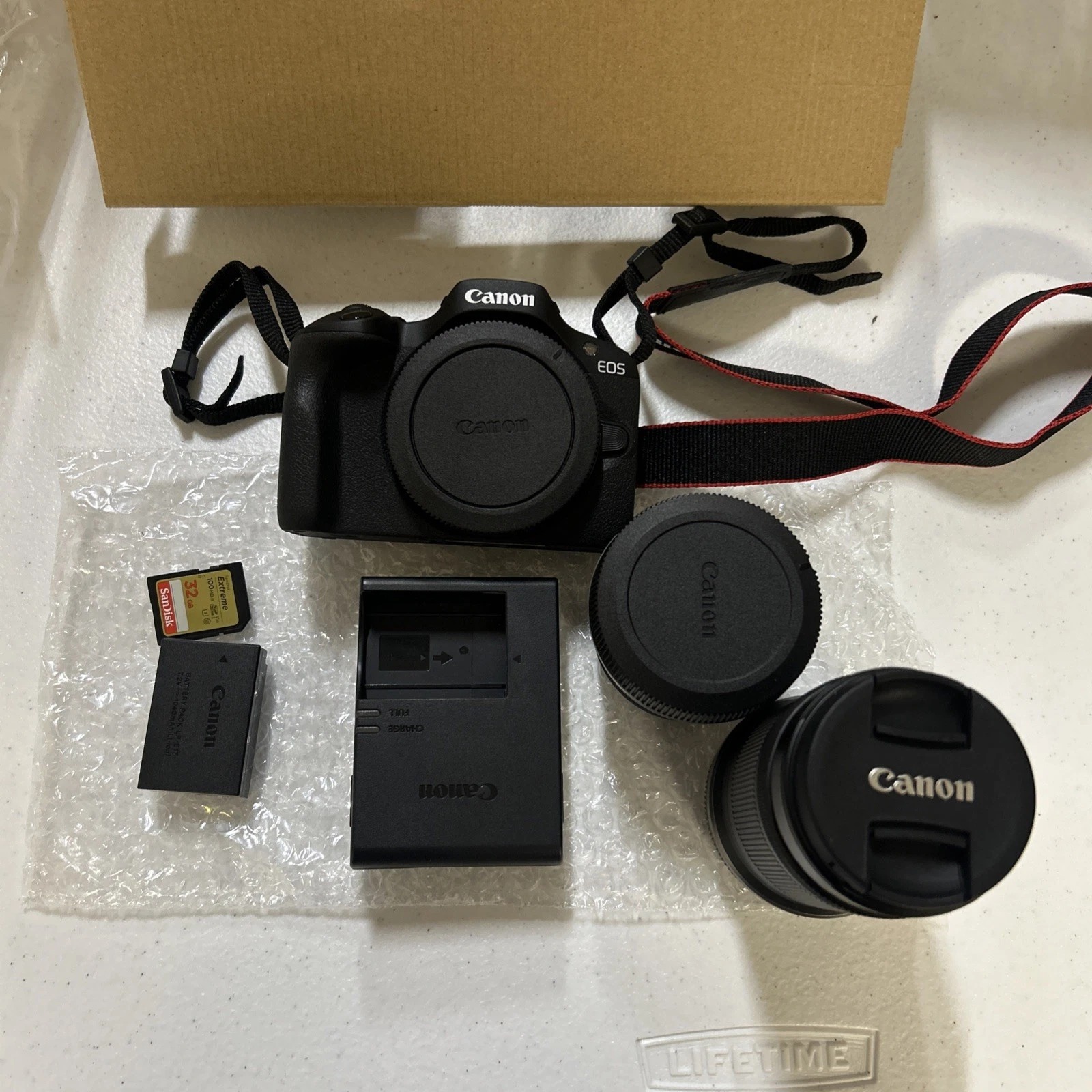 Canon EOS R100 Two-Lens Camera Bundle, RF-S 18-45mm, RF-S 55-210mm Lenses thumbnail 2