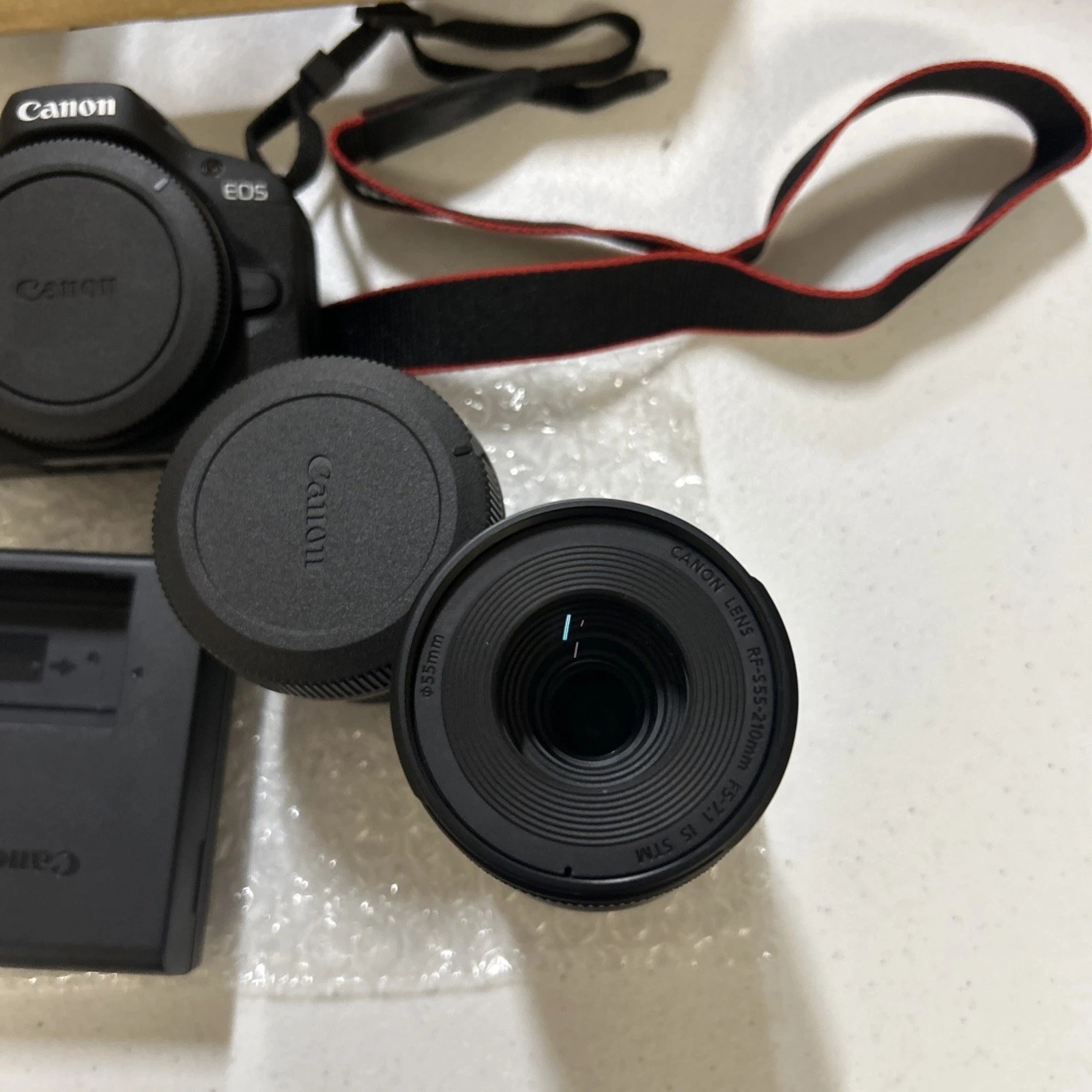 Canon EOS R100 Two-Lens Camera Bundle, RF-S 18-45mm, RF-S 55-210mm Lenses thumbnail 8