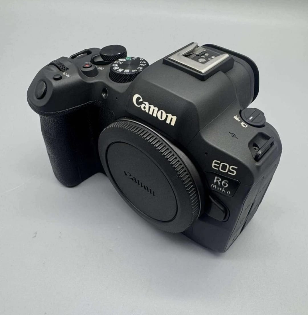 Canon eos R6 Mark II 24.2MP Mirrorless Camera thumbnail 3