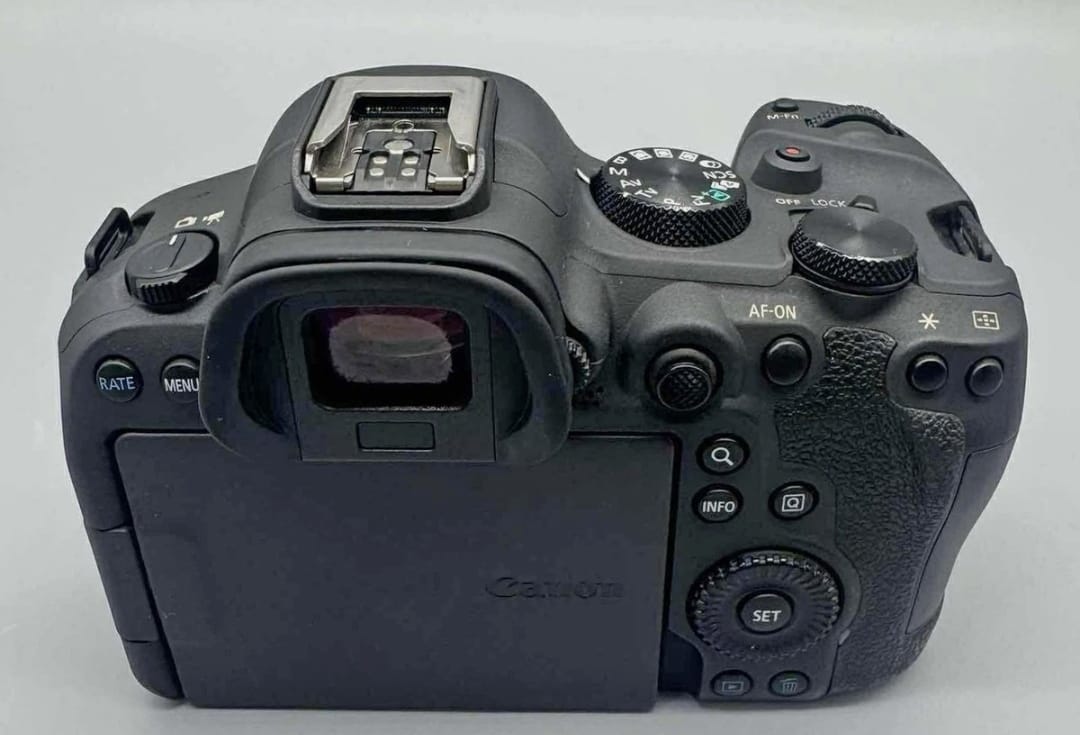 Canon eos R6 Mark II 24.2MP Mirrorless Camera thumbnail 7