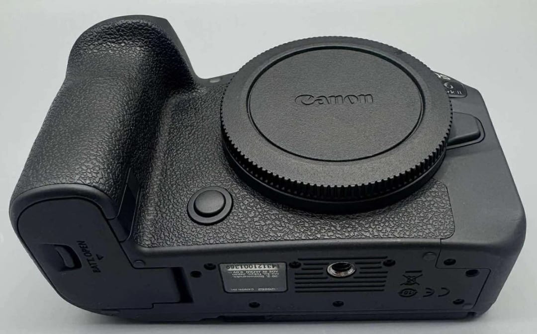 Canon eos R6 Mark II 24.2MP Mirrorless Camera thumbnail 8