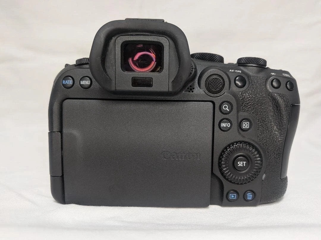 Canon EOS R6 Mark II Mirrorless Camera with 24-105mm f/4–7.1 IS STM Kit thumbnail 4