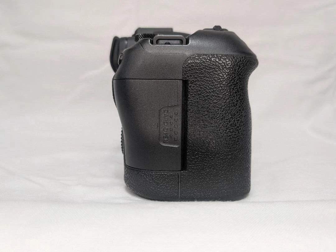 Canon EOS R6 Mark II Mirrorless Camera with 24-105mm f/4–7.1 IS STM Kit thumbnail 7