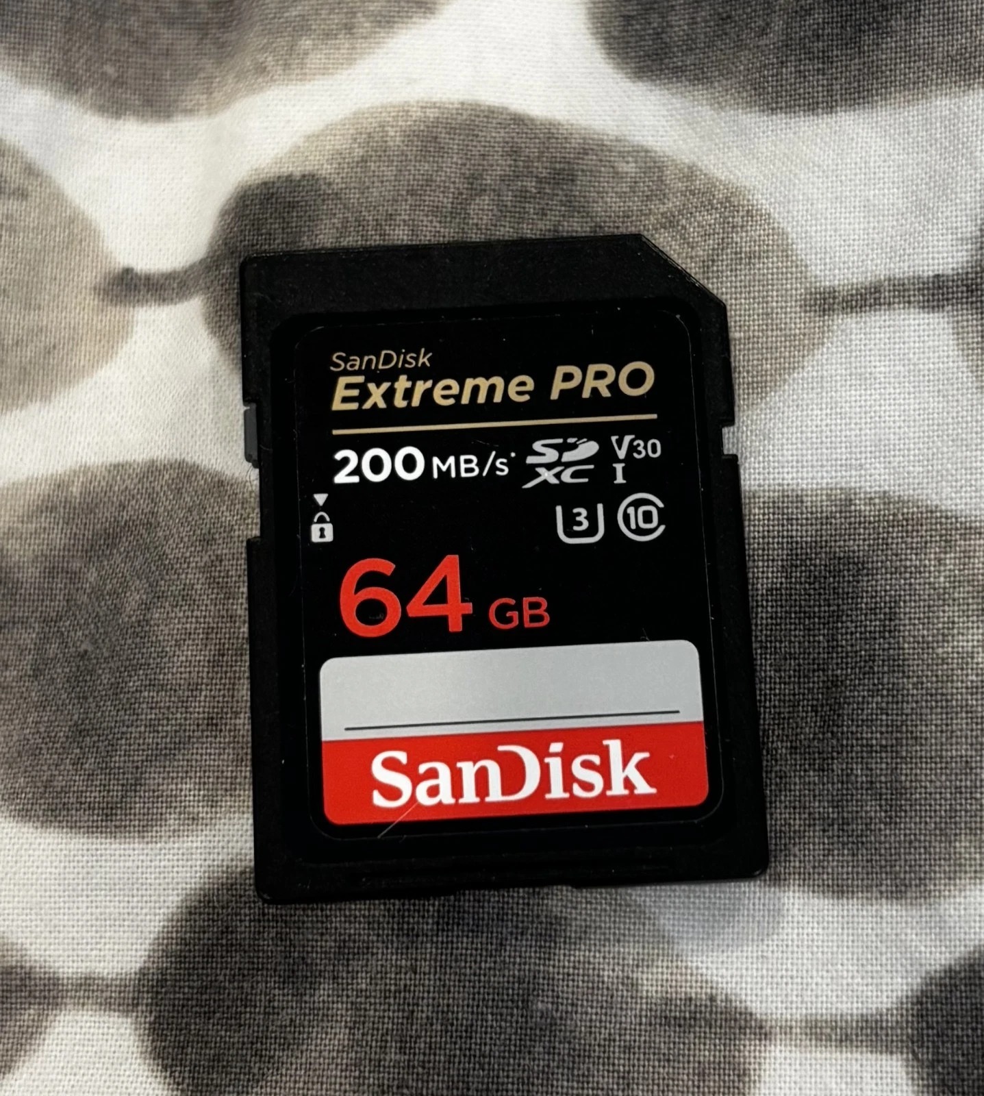 Canon EOS R8 Mirrorless Camera Black Kit with RF 24–50mm f/4.5–6.3 IS Lens + Extra Battery thumbnail 9