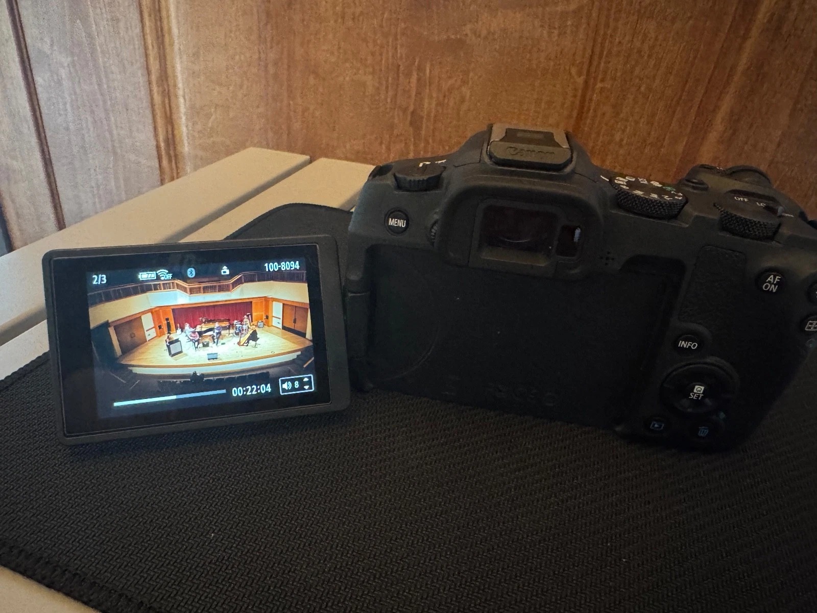 Canon EOS R8 Mirrorless Digital Camera Body + accessories (excellent condition) thumbnail 12