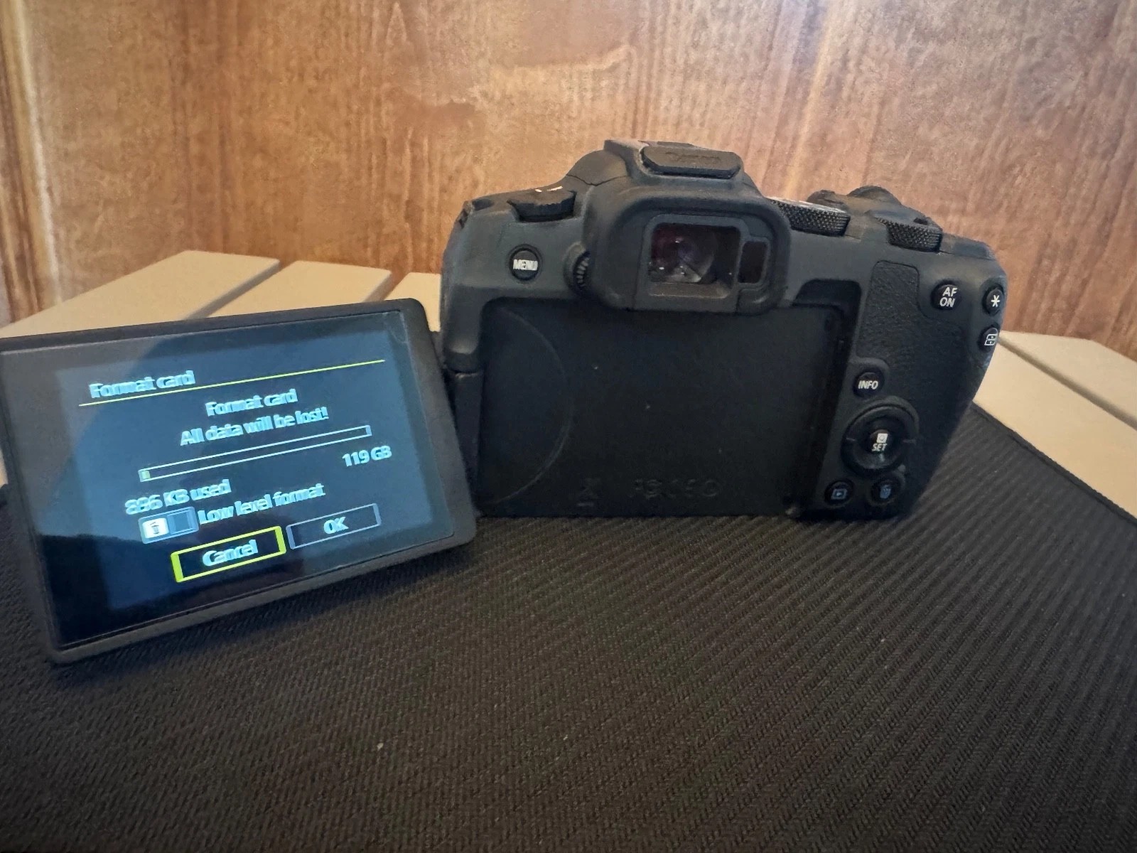 Canon EOS R8 Mirrorless Digital Camera Body + accessories (excellent condition) thumbnail 13