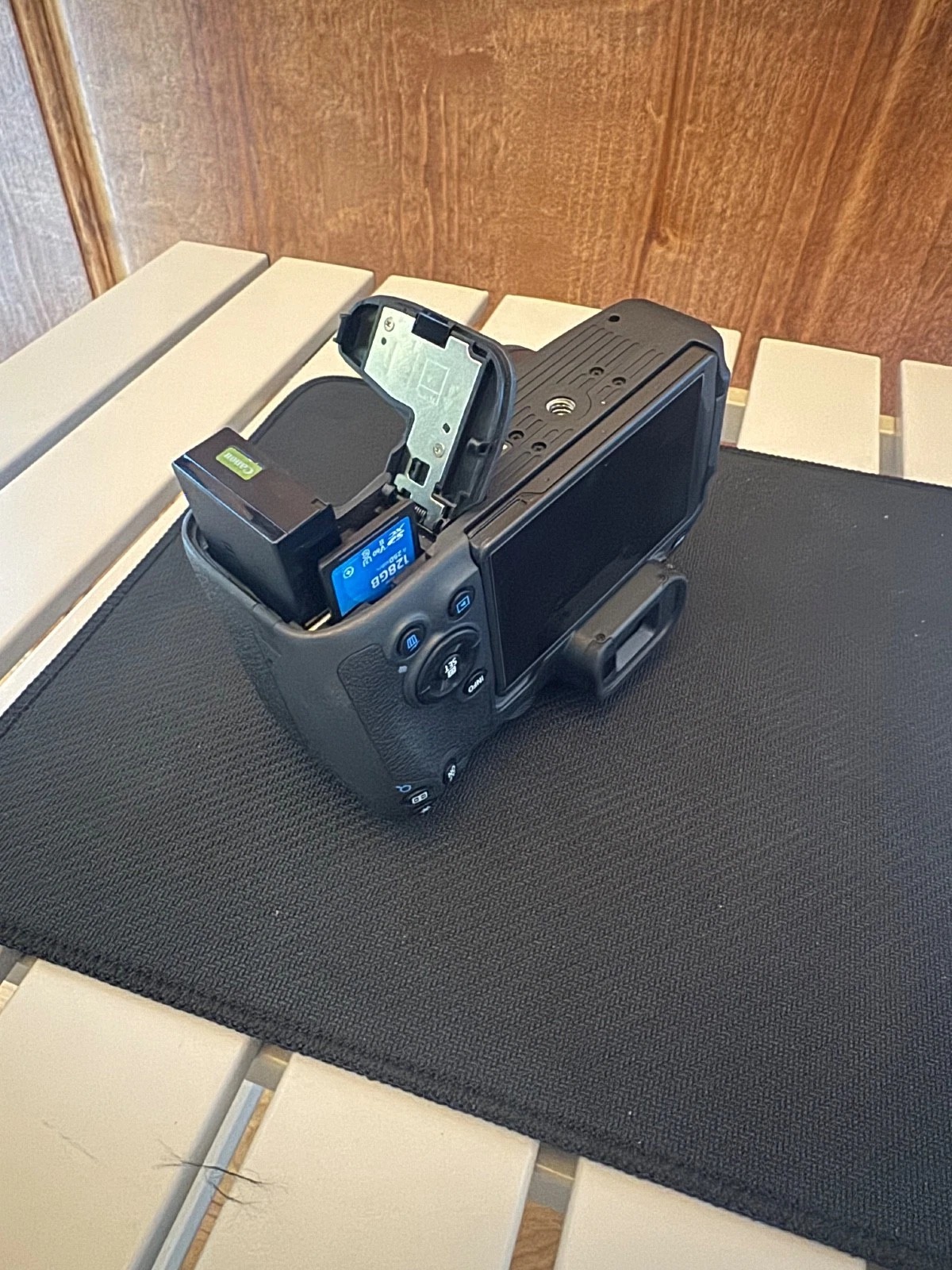 Canon EOS R8 Mirrorless Digital Camera Body + accessories (excellent condition) thumbnail 16