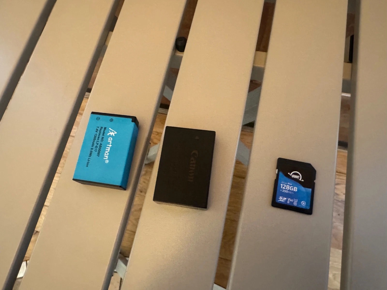 Canon EOS R8 Mirrorless Digital Camera Body + accessories (excellent condition) thumbnail 3