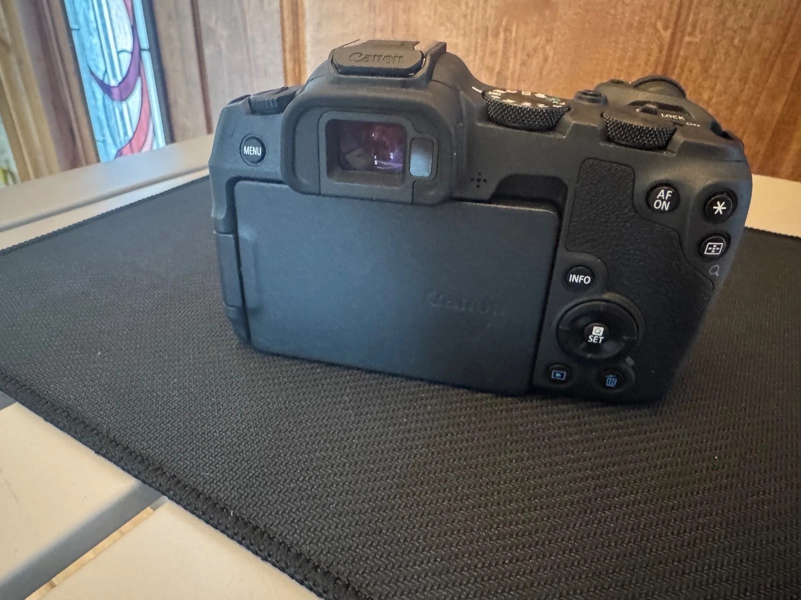 Canon EOS R8 Mirrorless Digital Camera Body + accessories (excellent condition) thumbnail 8