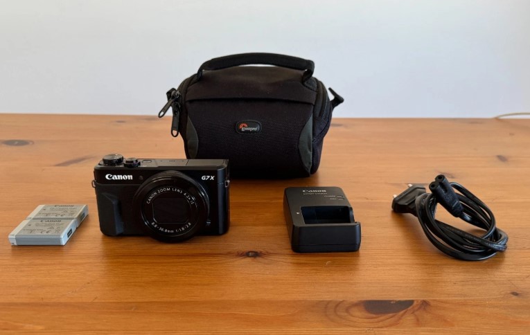 Canon G7 X Mark II, 2 Batteries, Charger & Case  thumbnail 1