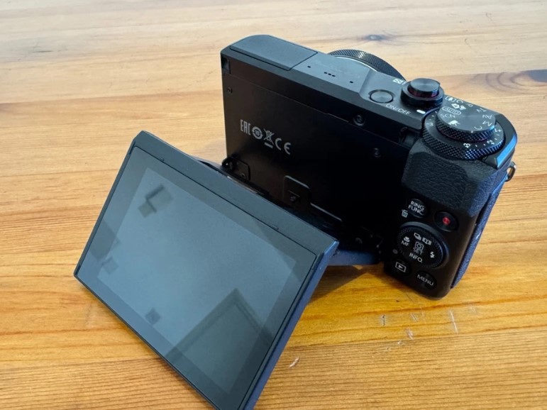 Canon G7 X Mark II, 2 Batteries, Charger & Case  thumbnail 10