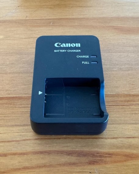 Canon G7 X Mark II, 2 Batteries, Charger & Case  thumbnail 3