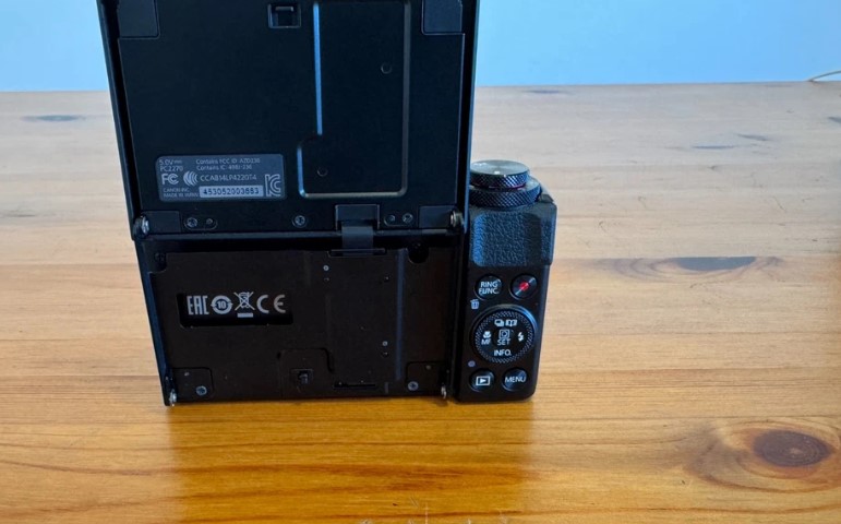 Canon G7 X Mark II, 2 Batteries, Charger & Case  thumbnail 8