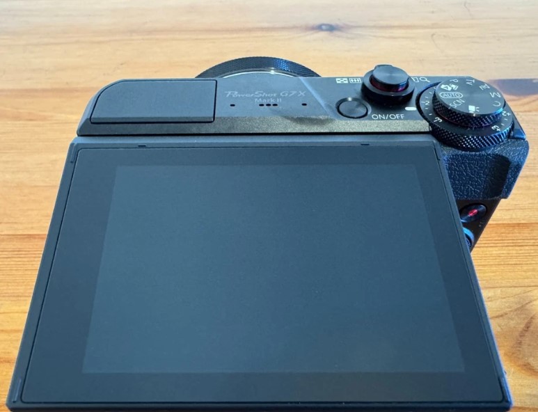 Canon G7 X Mark II, 2 Batteries, Charger & Case  thumbnail 9