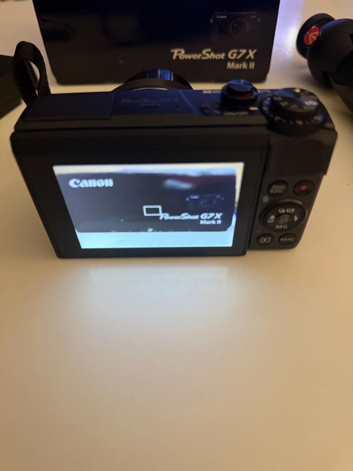 Canon G7 X Mark II Digital Camera + Creator Kit – Mint / Perfect for Vloggers thumbnail 5