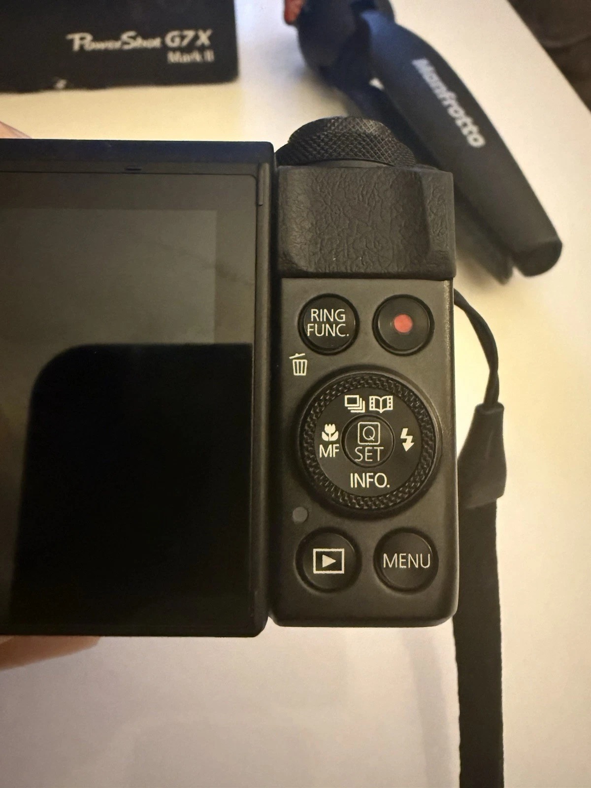 Canon G7 X Mark II Digital Camera + Creator Kit – Mint / Perfect for Vloggers thumbnail 7