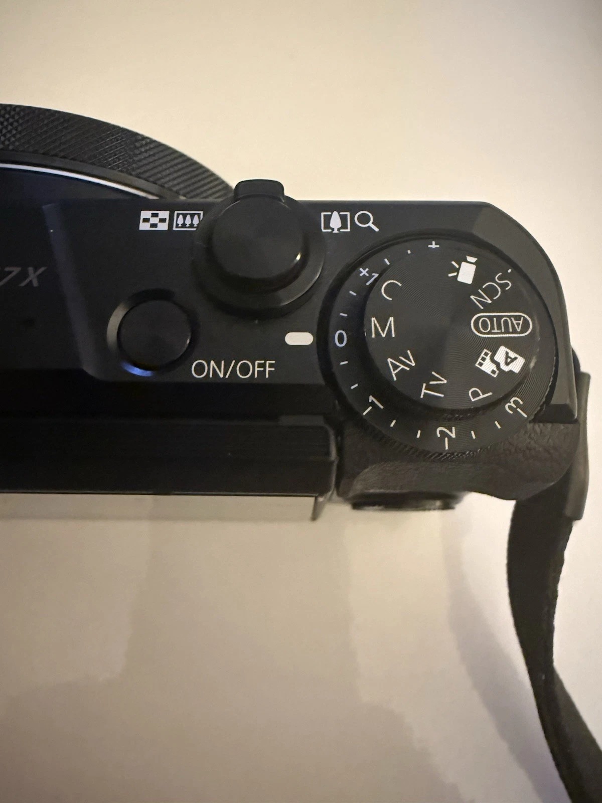 Canon G7 X Mark II Digital Camera + Creator Kit – Mint / Perfect for Vloggers thumbnail 9