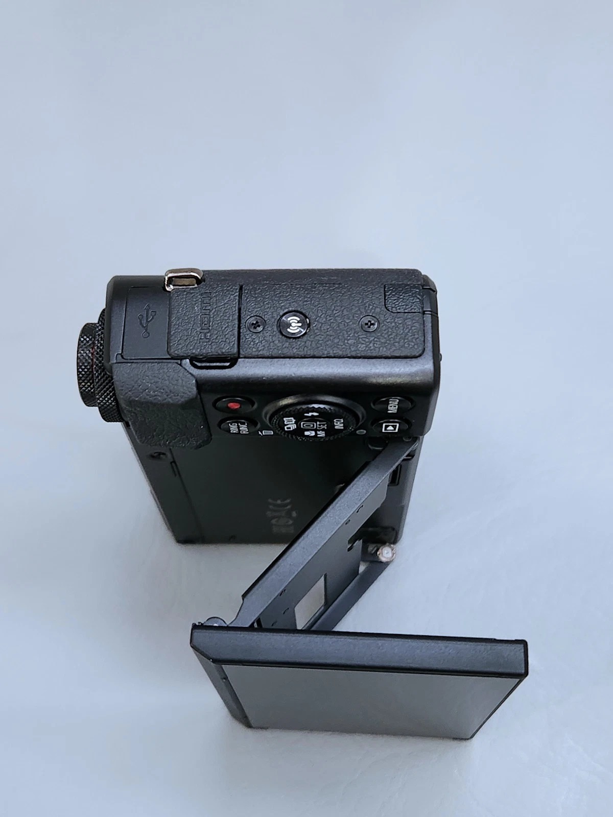 Canon G7X Mark II digital camera 20.1 MP 2 batteries. Original owner. thumbnail 3