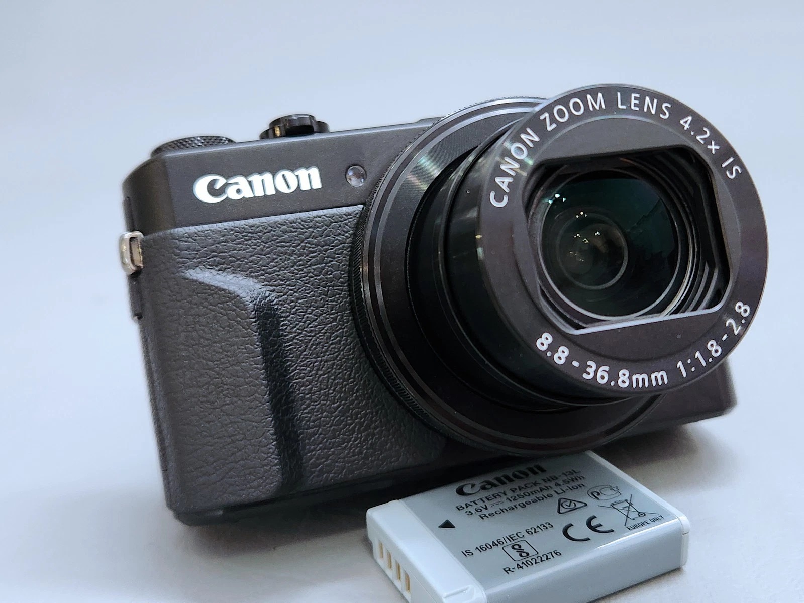 Canon G7X Mark II digital camera 20.1 MP 2 batteries. Original owner. thumbnail 5