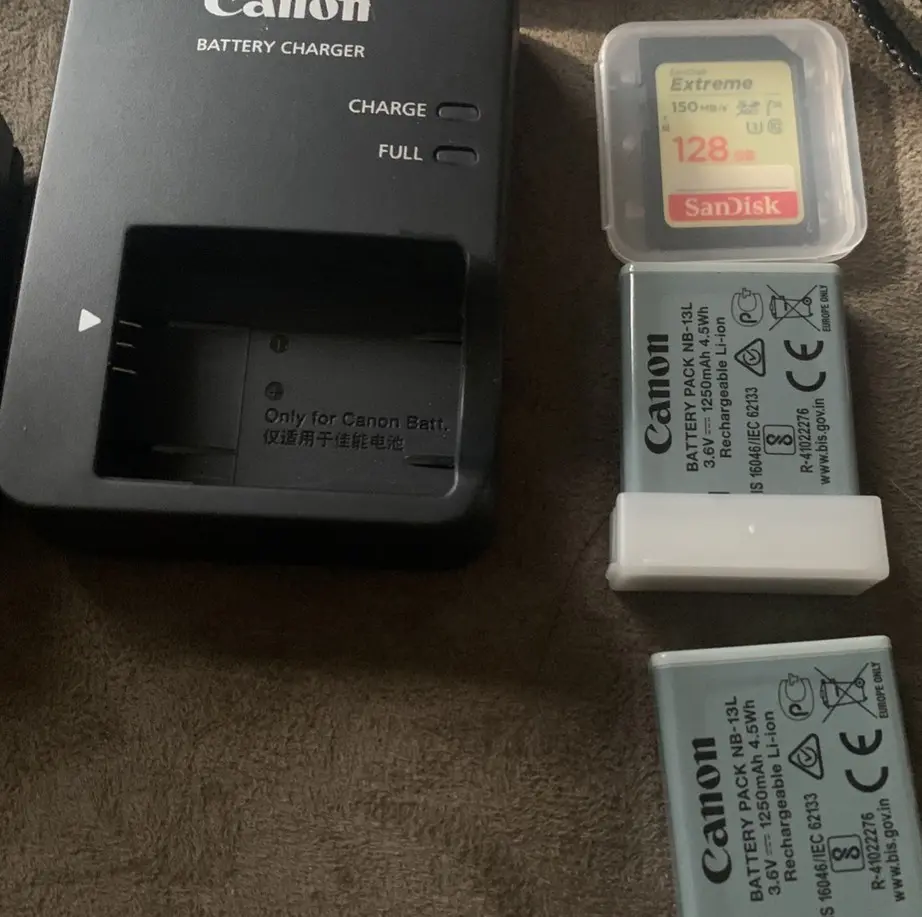 Canon G7X Mark II – Like New w/ Accessories, 128GB SD & Tripod thumbnail 4